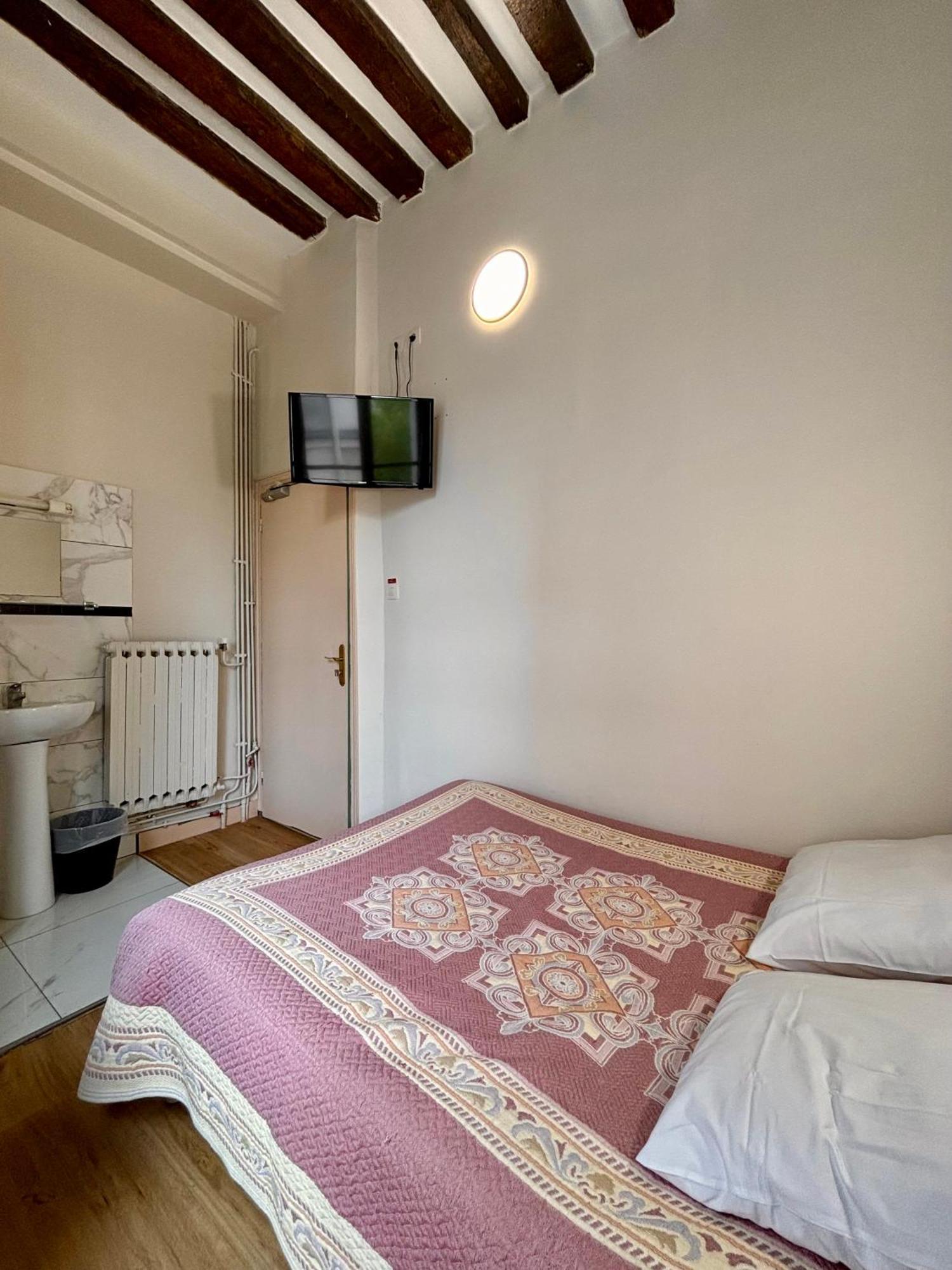 Double Room Private Shower Shared Toilet